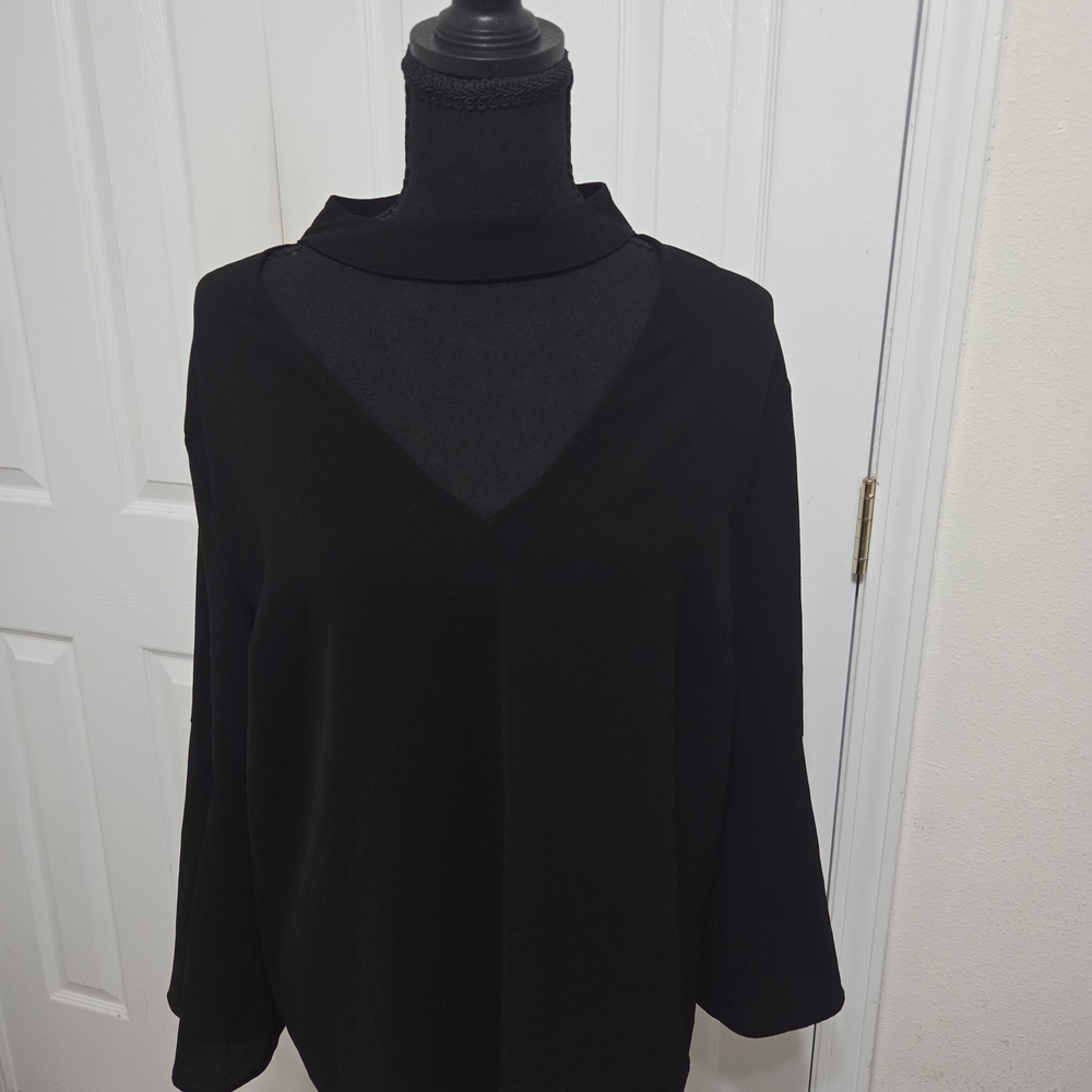 eva mendes for New York & Company Black V‑Neck Long Sleeve Top